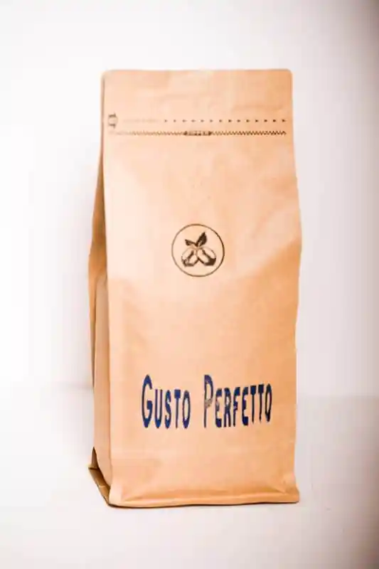 קילו תערובת פולי קפה איכותית בקליה מקומית Gusto Perfetto